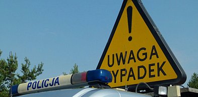 Karolino: Kolizja na DK61. Renault dachowało w rowie