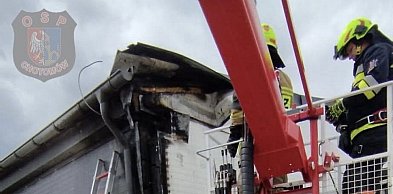 Olszewnica Nowa: Pożar hali magazynowej. W akcji 8 zastępów straży pożarnej