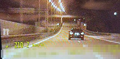 210 km/h na obwodnicy Serocka! 20-letni recydywista zapłaci 8200 złotych mandatu