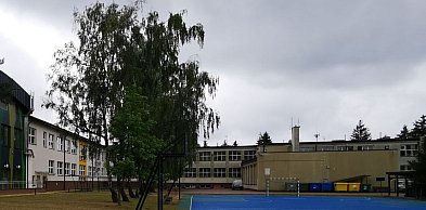 Gmina Wieliszew chce wyremontować dach szkoły podstawowej w Łajskach. Trwają...