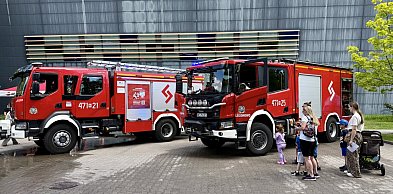 Legionowo: Przed Areną mieszkańcy spotkali się ze służbami