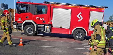 Kolizja na ul. Miłej w Serocku. Zderzyły się bus i samochód osobowy