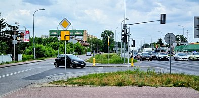 Jabłonna: Zderzenie czterech aut przy Lidlu. Jedna osoba trafiła do szpitala