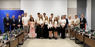 Młodzi wolontariusze z wyróżnieniami od władz Powiatu Legionowskiego