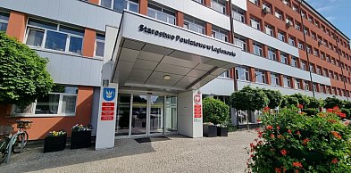 Toyota dla starostwa, Peugeot dla DPS-u. Powiat kupił dwa „elektryki”