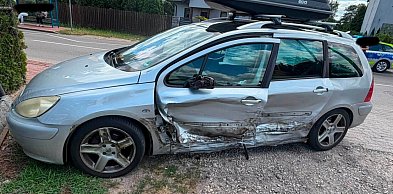 Stanisławów Drugi: Zderzenie peugeota z hybrydową toyotą. System eCall wezwał...