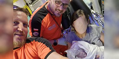Bez sali porodowej, ale z profesjonalną pomocą. Legionowscy ratownicy...-140762