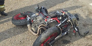 Motocyklistka po zderzeniu wpadła pod nadjeżdżające z przeciwka auto-140866