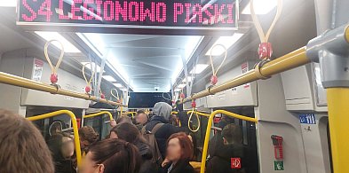 Ścisk w pociągu z Zegrza Płd. ZTM: „To była sytuacja awaryjna, na co dzi...-142604