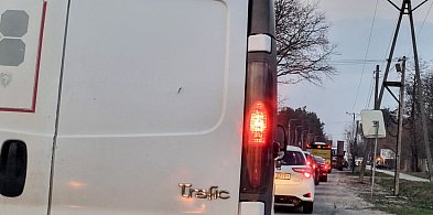 Legionowo: Starostwo łata dziury, kierowcy stoją w korkach. Spór o organi...