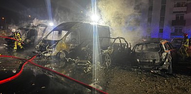 Wieliszew: 4 auta spłonęły, 11 zostało uszkodzonych. Nocny pożar na osiedlowym...