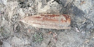 Legionowo: Przy "ósemce" znaleziono niewybuch. Pływalnia i szkoła zamknięte-143175