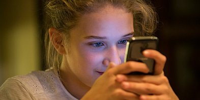 Nie tylko smartfony. Polacy chcą też ograniczeń w mediach społecznościowych...