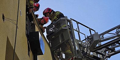 Józefów: Zapaliła się elewacja szkoły. Ewakuowano blisko 300 uczniów