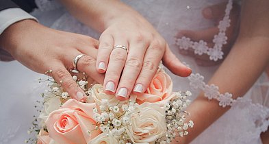 40 tys. zł za ślub i dziecko. PiS chce zachęcać do małżeństw i rodzicielstwa-142726