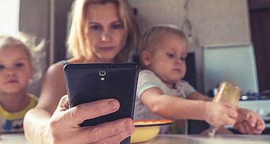 „Niewidzialny rodzic nie wychowa dziecka”. Mazowsze rusza z kampanią...