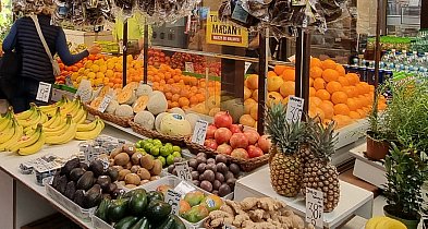 Nowy obowiązek dla sklepów. Owoce i warzywa z flagą państwa