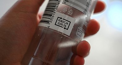 Płacimy kaucję przy zakupie i... nie oddajemy butelek? Nowe badanie pokazuje...