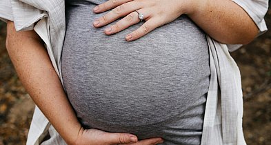 Ciąża zmienia mózg kobiety. Badania pokazują zanik części istoty szarej