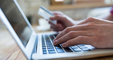 Nowe zasady zakupów w internecie. Klienci dostaną specjalny przycisk