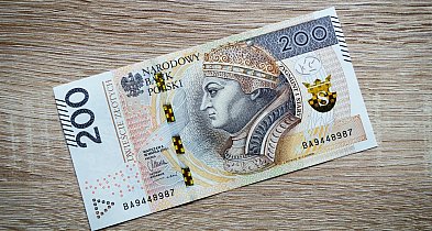 Państwo dopłaca 240 zł. Pieniądze właśnie trafiają na konta Polaków