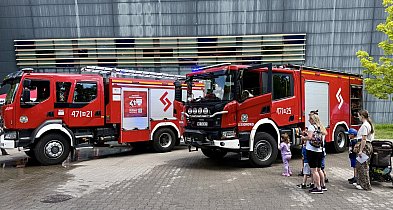 Legionowo: Przed Areną mieszkańcy spotkali się ze służbami