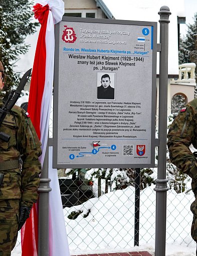 Legionowo oddało hołd młodemu bohaterowi. Upamiętniono Wiesława Huberta Klejmenta-144037