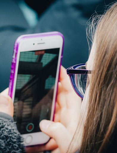 Badanie: 70 proc. nastolatków jest uzależnionych od komórek. Zakaz telefonów...