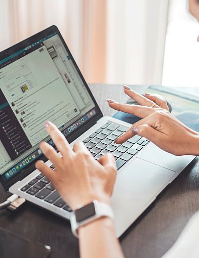 Polacy dorabiają, gdzie się da! Oto, w jakich branżach łapią zlecenia