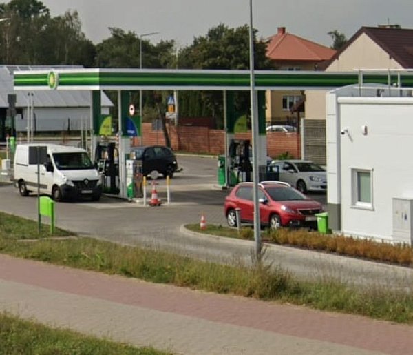 Jabłonna: Wyciek paliwa na stacji BP. Kierowca miał dziurę w zbiorniku-140623