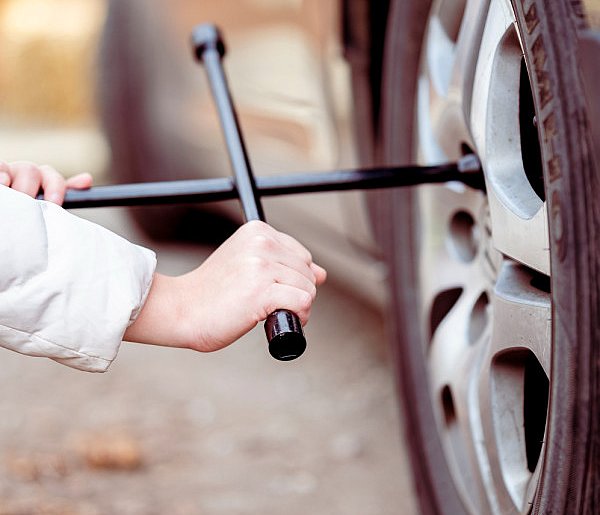 Z pozoru drobiazg, a może skończyć się tragedią. Urząd ostrzega kierowców-142304