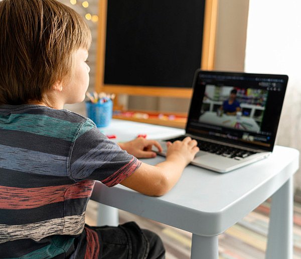 Popularni influencerzy mogą mieć kłopoty. Treści dla dzieci budzą kontrowersje-142395