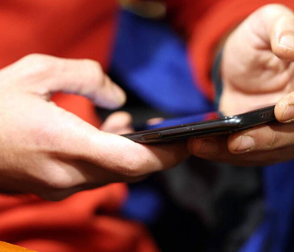 Polacy boją się deepfake-ów. 72 proc. widzi w nich poważne zagrożenie-142613