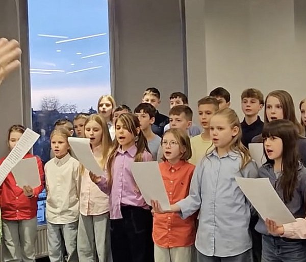 Powstała „Ballada o Legionowie”. Nowy utwór w wykonaniu chóru Przemiana-143361