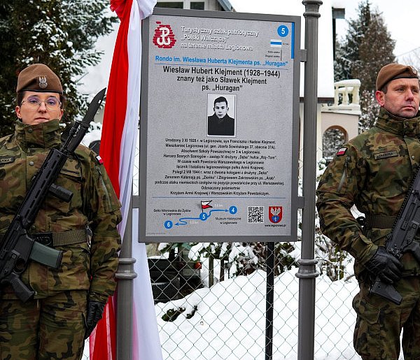 Legionowo oddało hołd młodemu bohaterowi. Upamiętniono Wiesława Huberta Klejmenta-144037