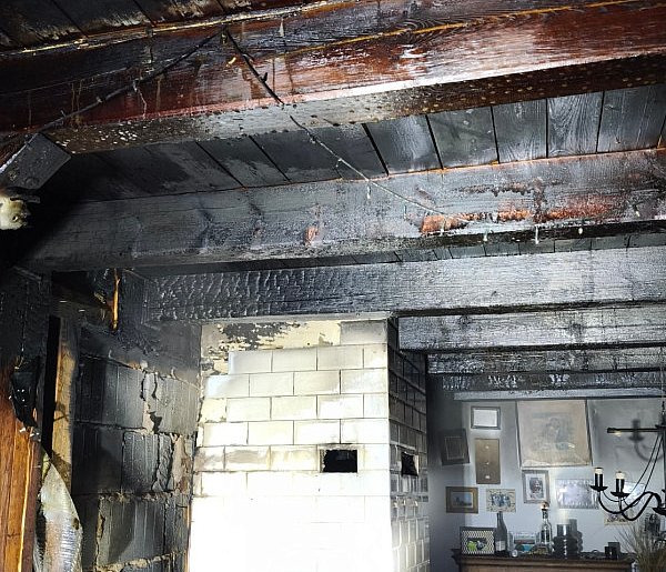 Wierzbica: Pożar domu przy Źródlanej. Na miejscu 7 zastępów straży pożarnej-144139