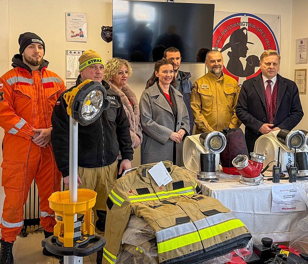 Motopompa, radiotelefony i skafander do pracy w wodzie. Nowy sprzęt dla OSP JRS