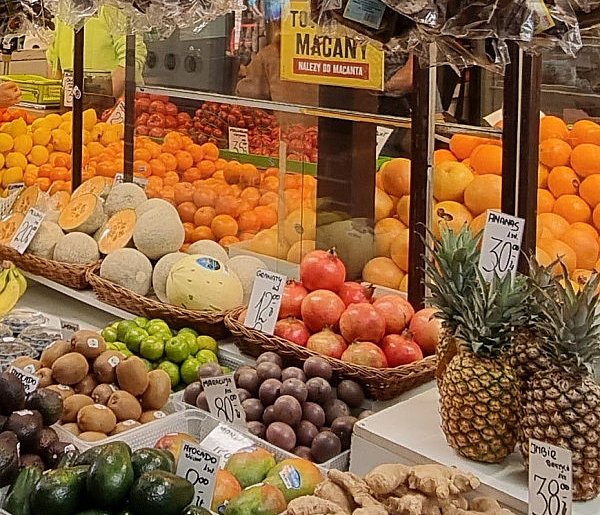 Nowy obowiązek dla sklepów. Owoce i warzywa z flagą państwa