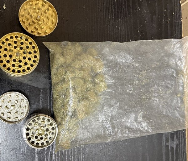 Legionowo: 21-latek spał z kolegą w samochodzie. Miał narkotyki