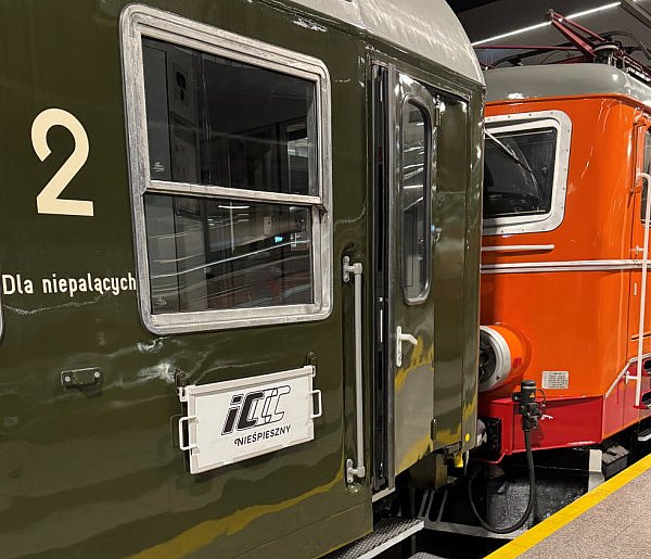 PKP Intercity uruchamia pociąg „Nieśpieszny”. Retro składy z lat 80. ruszą...