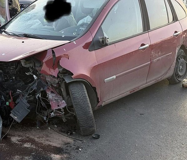 Zegrze Południowe: Na moście zderzyły się dwie osobówki