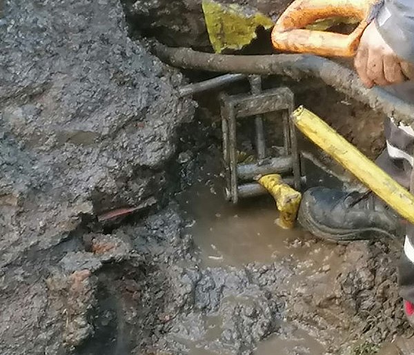 Jabłonna: Wyciek gazu przy DW630. Zamknęli drogę dla ruchu kołowego