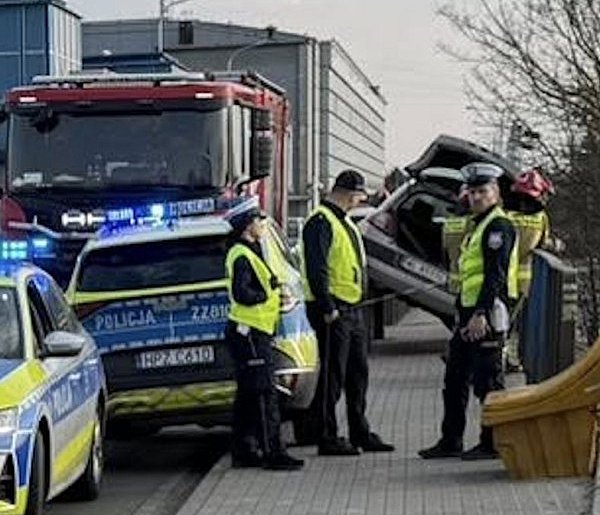 Kolizja na zaporze w Dębem. Na miejscu śmigłowiec LPR