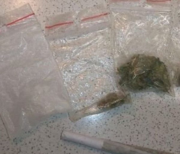 Jabłonna : 42-latek zatrzymany z narkotykami. Był poszukiwany