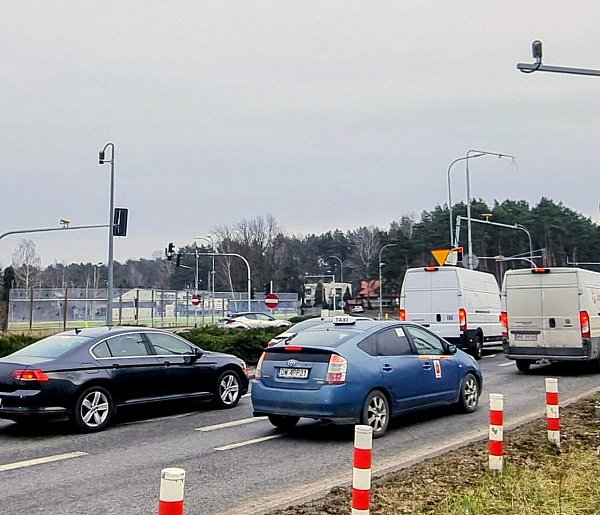 System Red Light w Jabłonnie. Milionowe wpływy z przejazdów na czerwonym