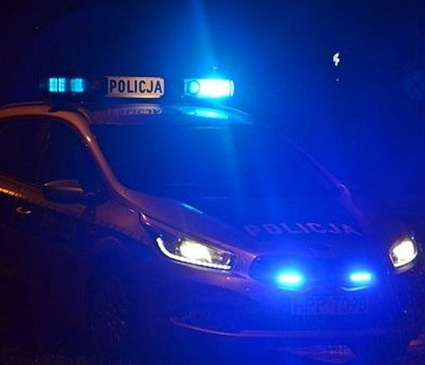 Legionowo: Dachowanie toyoty na ul. Grudzie. 31-latek trafił do szpitala