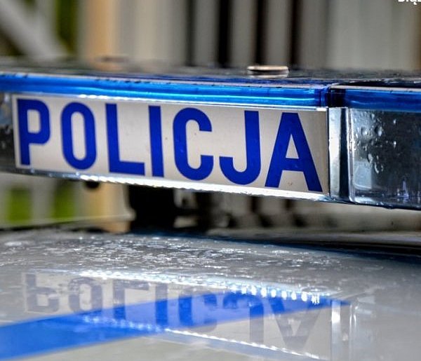 Poddębie: Wjechał skodą w maserati. Podwójna kara dla 24-latka