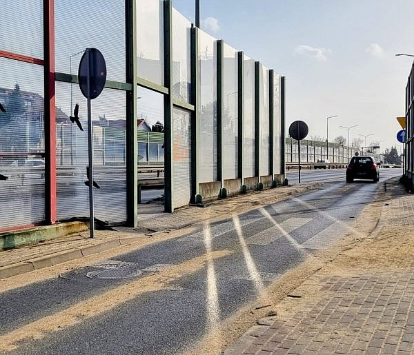 Rowerzystka wtargnęła na przejście dla pieszych. Kierująca osobówką...