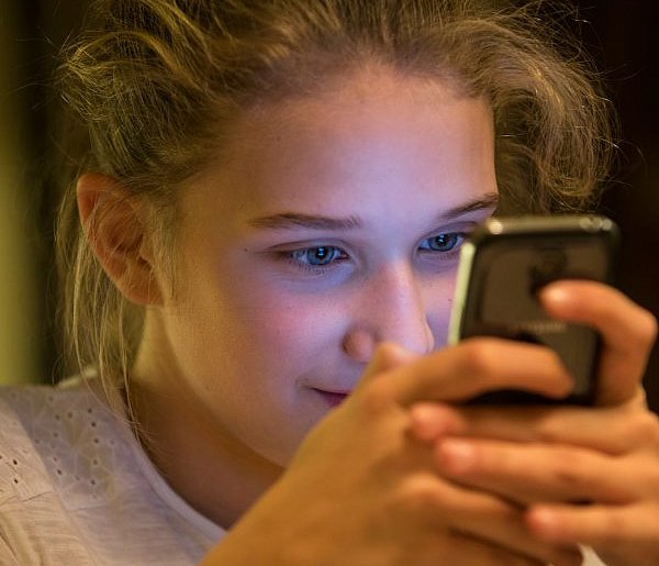 Nie tylko smartfony. Polacy chcą też ograniczeń w mediach społecznościowych...