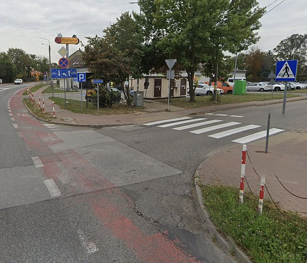 Jabłonna: Zderzenie osobówki z motocyklem przy Biedronce